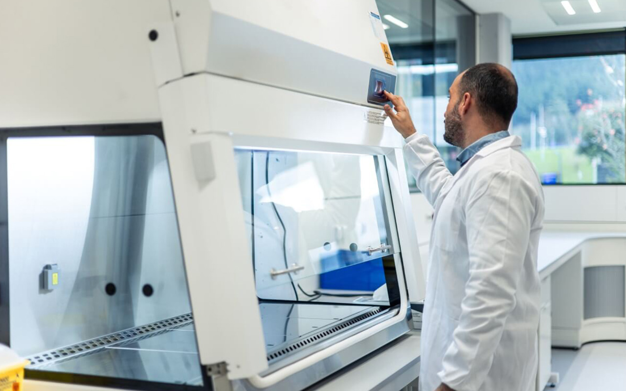 Choosing The Right Fume Hood Blower For Your Lab