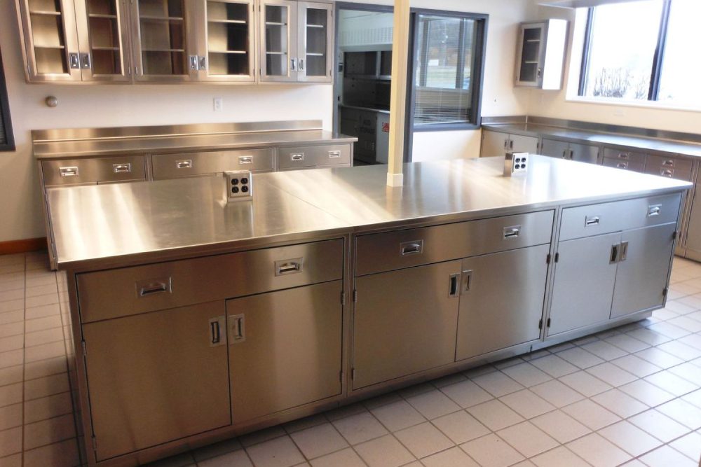 Epoxy Vs. Stainless Steel Countertops: Which Material Suits Your Laboratory?